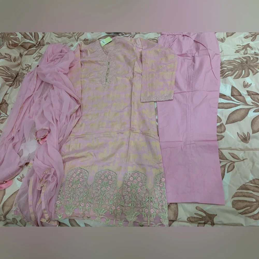 Elegant Pink Women's Dress - Picture 9 of 12